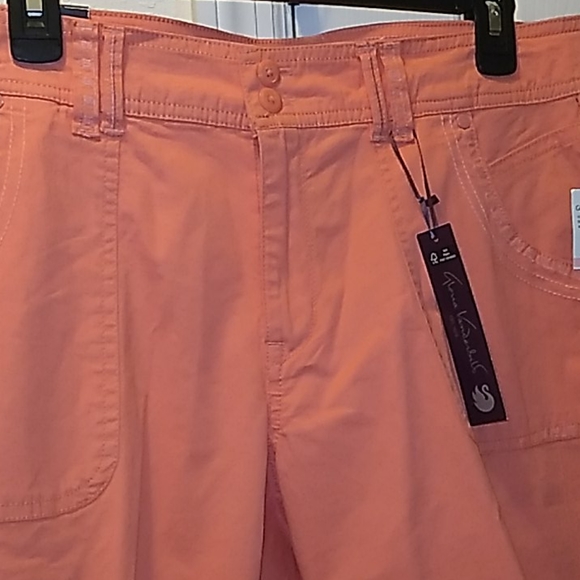 Gloria Vanderbilt Capris - Picture 2 of 8